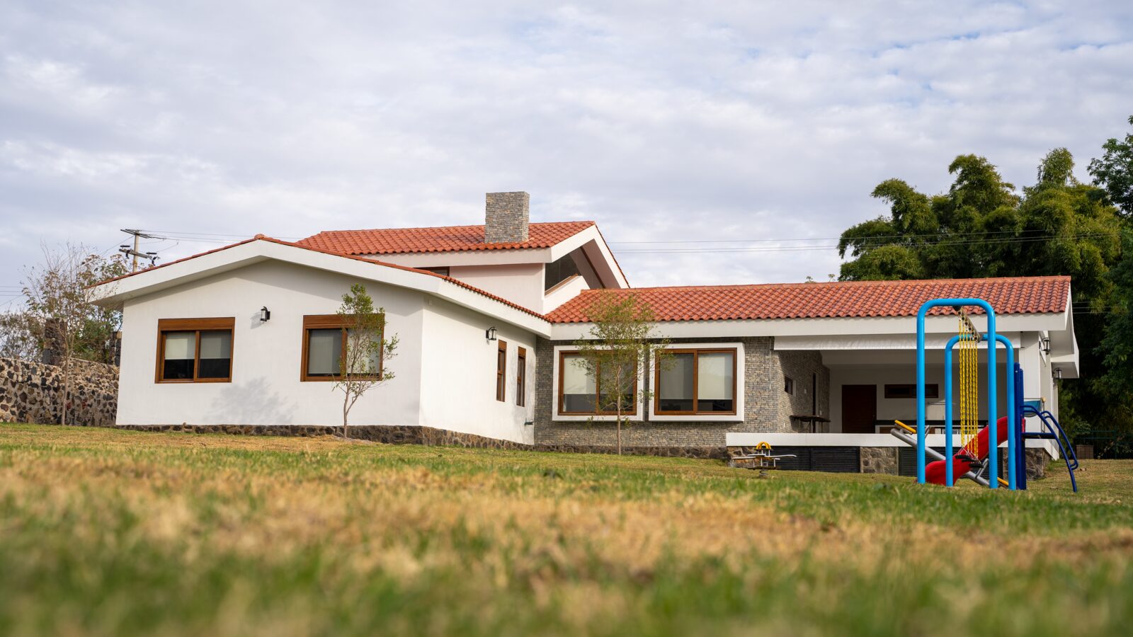 Casa de campo terminada por 3U Construcciones en La Herradura