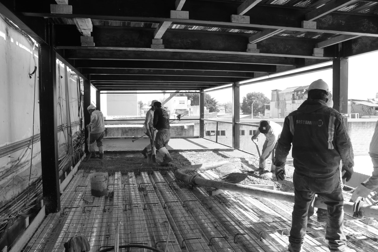 Entrepiso de losacero en obra civil de oficinas